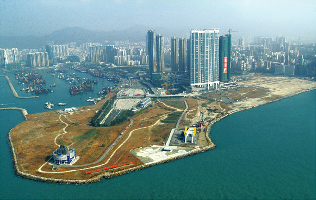The Government is planning to develop the southern tip of West Kowloon Reclamation into an integrated arts, cultural and entertainment district. Extensive public consultation draws comments on the three proposals being assessed for this landmark development.