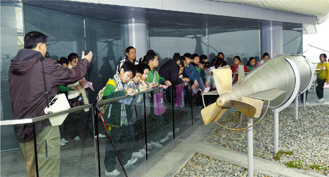 The Museum of Coastal Defence presents Hong Kong's history of coastal defence from the Ming Dynasty to the present.